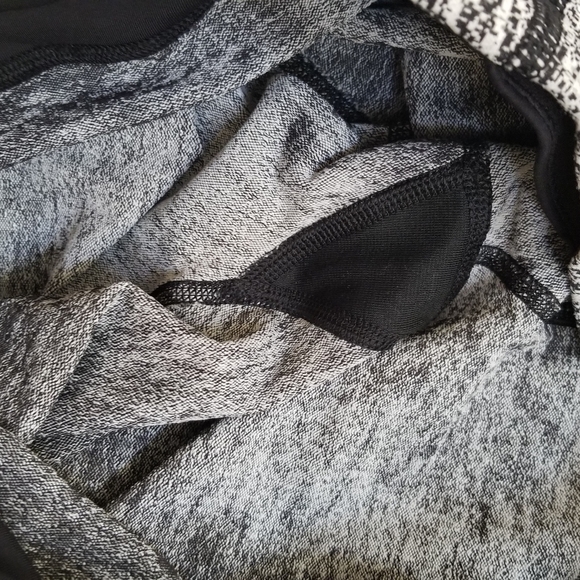 Lululemon pants with black panel - Picture 8 of 15